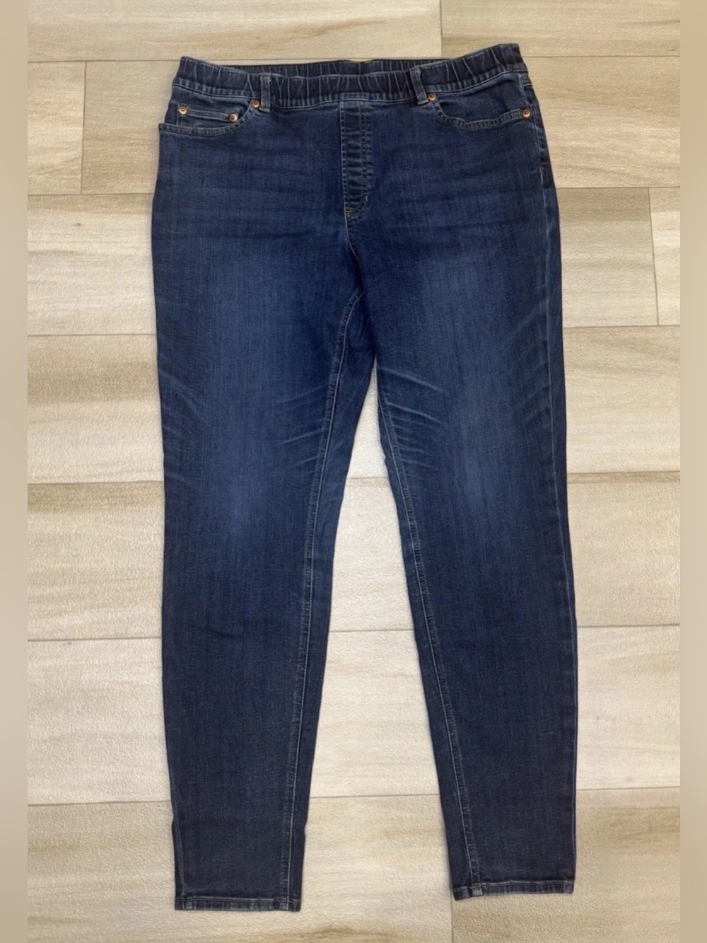 LL Bean Women's Size 16 Bean Flex Skinny Leg
Favorite Fit Mid Rise Jeans 33x30 - Picture 2 of 9